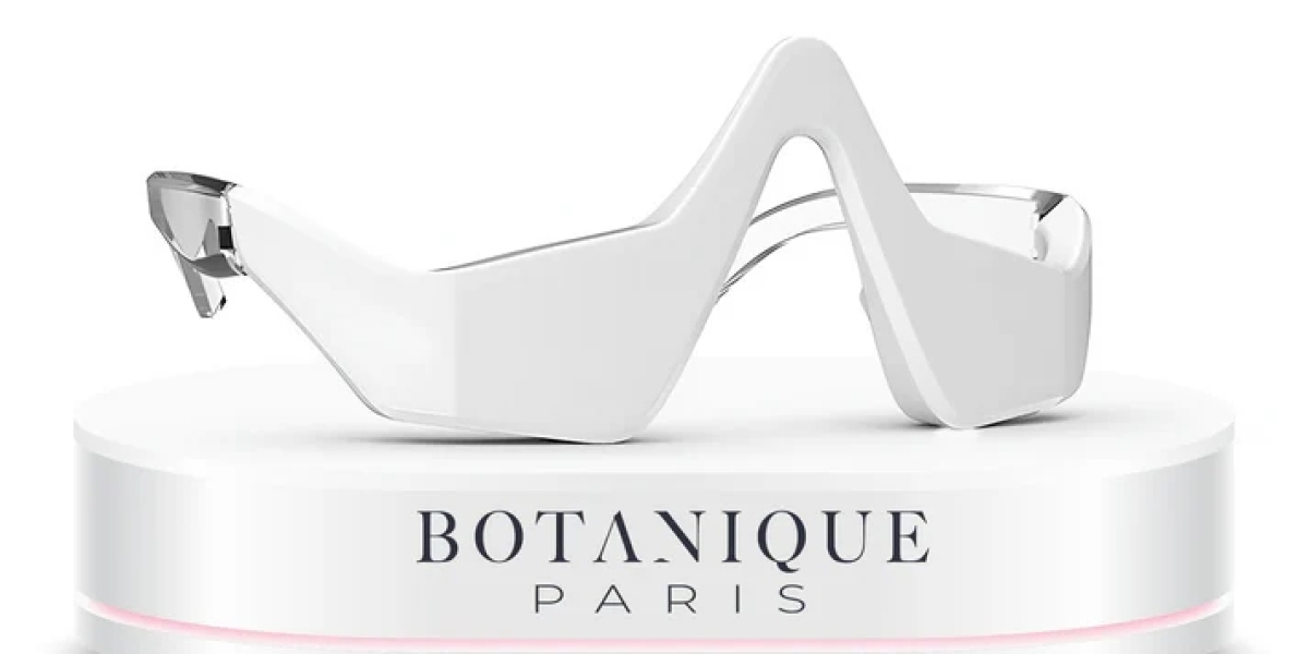 Botanique Paris’ Revita Light Therapy Face Mask