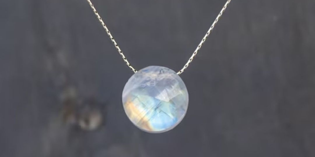 Moonstone Gemstone: Meaning, Benefits, and Uses